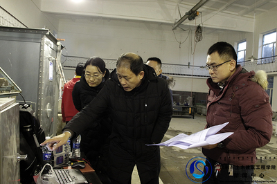 我院與內蒙古自治區水利水電勘測設計院合作開展“泄水建筑物事故閘門不同底緣型式的水動力特性研究”水工模型試驗課題研究